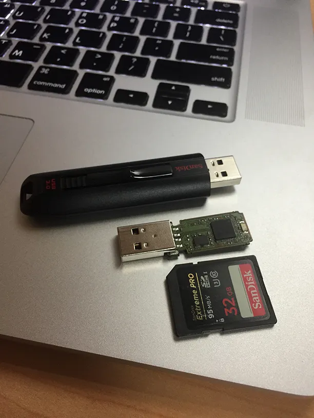 샌디스크 씁시다.